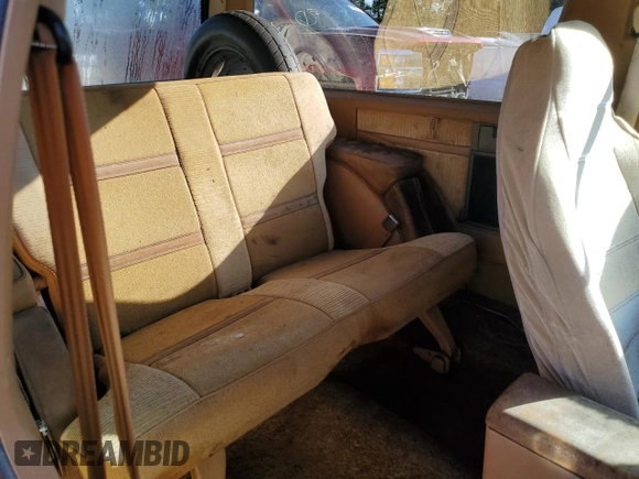 1988 Chevrolet Blazer z VIN 1GNCS18R1J0106286, wystawiony jako Copart lot #76802554 z przebiegiem 190 360 mil mil oraz Szkoda całkowita • Salvage title. Historia ofert i sprzedaży dostępna na DreamBid. Obrazek 11.