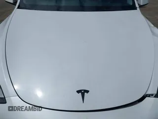 2022 Tesla Model Y Long Range z VIN 7SAYGDEE9NF494901, wystawiony jako IAAI lot #42310520 z przebiegiem 62 515 mil mil oraz . Historia ofert i sprzedaży dostępna na DreamBid. Obrazek 10.