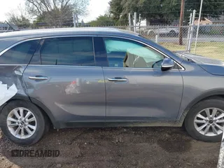 2020 Kia Sorento LX with VIN 5XYPG4A33LG711796, listed as a IAAI auction lot 41128301 with 58,824 mi miles. Bid and sale history available at carsss.com. Image 13.