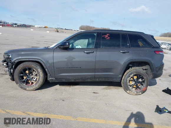 2025 Jeep Grand Cherokee Altitude X with VIN 1C4RJHAGXSC289968, listed as a IAAI auction lot 41918797 with 672 mi miles and . Bid and sale history available at DreamBid. Image 15.