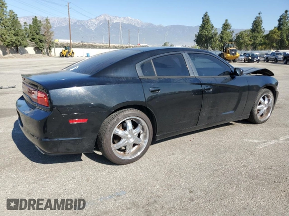 2013 Dodge Charger SE z VIN 2C3CDXBG6DH640417, wystawiony jako Copart lot #46549115 z przebiegiem 176 853 mil mil oraz Szkody całkowita. Historia ofert i sprzedaży dostępna na DreamBid. Obrazek 3.