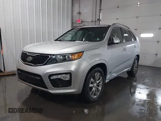 2013 Kia Sorento SX with VIN 5XYKWDA23DG375072, listed as a IAAI auction lot 41259538 with 147,871 mi miles. Bid and sale history available at carsss.com. Image 2.