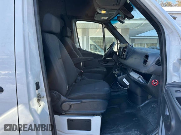 2020 Mercedes-Benz Sprinter with VIN W1Y4EDHY4LT031271, listed as a Copart auction lot 42905535 with 559,889 mi miles and Clean Title. Bid and sale history available at DreamBid. Image 5.