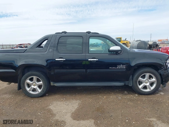 2013 Chevrolet Avalanche LT with VIN 3GNTKFE70DG297831, listed as a IAAI auction lot 41709367 with 107,811 mi miles. Bid and sale history available at carsss.com. Image 13.