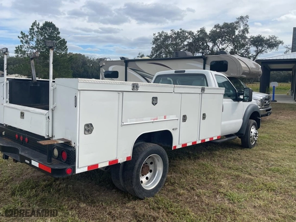 2016 Ford Super Duty F-550 DRW XL with VIN 1FDUF5GY3GEB54493, listed as a Copart auction lot 81772304 with 258,961 mi miles and Clean Title. Bid and sale history available at carsss.com. Image 4.