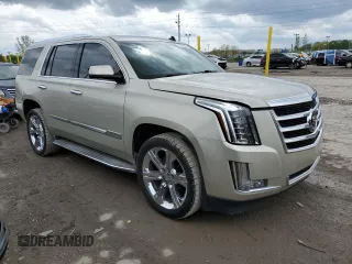 2015 Cadillac Escalade z VIN 1GYS4AKJ1FR100437, wystawiony jako Copart lot #52559965 z przebiegiem 51 627 mil mil oraz Tytuł czysty. Historia ofert i sprzedaży dostępna na DreamBid. Obrazek 4.