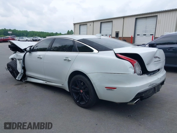 2016 Jaguar XJ Portfolio with VIN SAJWJ2GD8G8W00063, listed as a IAAI auction lot 42076707 with Not provided miles and . Bid and sale history available at DreamBid. Image 3.