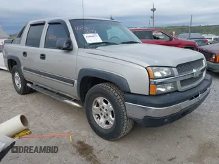 2004 Chevrolet Avalanche Z71 with VIN 3GNEK12T34G257773, listed as a IAAI auction lot 42060079 with 207,227 mi miles. Bid and sale history available at carsss.com. Image 1.