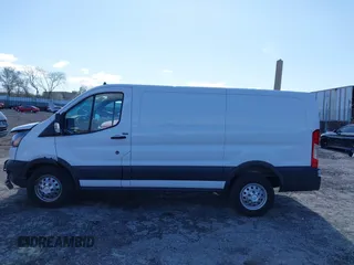 2020 Ford Transit z VIN 1FTYE2Y86LKB36457, wystawiony jako IAAI lot #41985246 z przebiegiem 11 886 mil mil oraz . Historia ofert i sprzedaży dostępna na DreamBid. Obrazek 14.