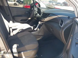 2020 Chevrolet Trax LS z VIN 3GNCJKSB7LL144101, wystawiony jako IAAI lot #38708852 z przebiegiem 44 644 mil mil oraz . Historia ofert i sprzedaży dostępna na DreamBid. Obrazek 5.