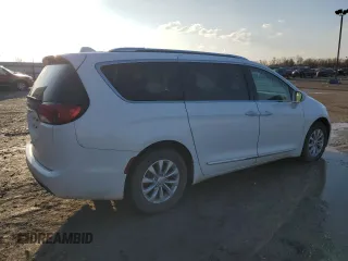 2018 Chrysler Pacifica Touring L with VIN 2C4RC1BG8JR124054, listed as a Copart auction lot 49787405 with 123,801 mi miles and Salvage Title. Bid and sale history available at DreamBid. Image 3.