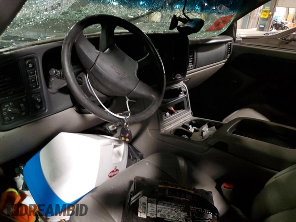 2003 Chevrolet Suburban LT with VIN 3GNGK26UX3G136660, listed as a Copart auction lot 82666304 with 0 mi miles and Salvage Title. Bid and sale history available at carsss.com. Image 8.