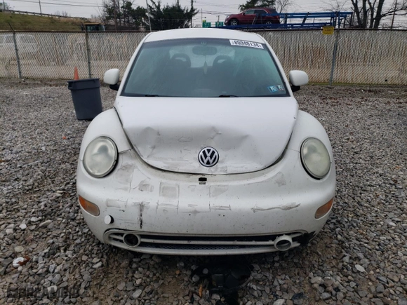 1998 Volkswagen New Beetle with VIN 3VWBB61C0WM025613, listed as a Copart auction lot 80948134 with 176,801 mi miles and Salvage Title. Bid and sale history available at carsss.com. Image 5.