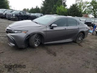 2022 Toyota Camry SE z VIN 4T1T11AK0NU717316, wystawiony jako Copart lot #55429015 z przebiegiem 29 597 mil mil oraz Szkoda całkowita • Salvage title. Historia ofert i sprzedaży dostępna na DreamBid. Obrazek 1.
