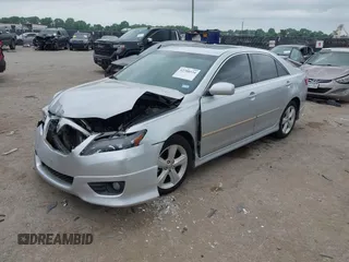 2011 Toyota Camry LE z VIN 4T1BF3EK9BU748210, wystawiony jako IAAI lot #42288534 z przebiegiem 141 208 mil mil oraz . Historia ofert i sprzedaży dostępna na DreamBid. Obrazek 17.
