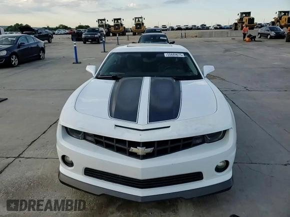 2010 Chevrolet Camaro 2SS z VIN 2G1FK1EJ7A9181786, wystawiony jako Copart lot #55689675 z przebiegiem 84 553 mil mil oraz Szkody całkowita. Historia ofert i sprzedaży dostępna na DreamBid. Obrazek 13.