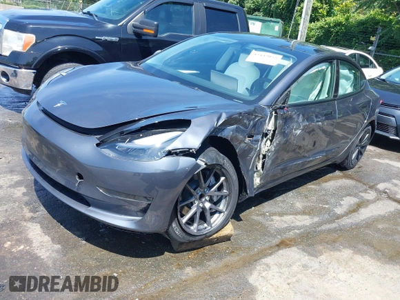 2023 Tesla Model 3 z VIN 5YJ3E1EA7PF413311, wystawiony jako IAAI lot #42442055 z przebiegiem 25 270 mil mil oraz . Historia ofert i sprzedaży dostępna na DreamBid. Obrazek 2.