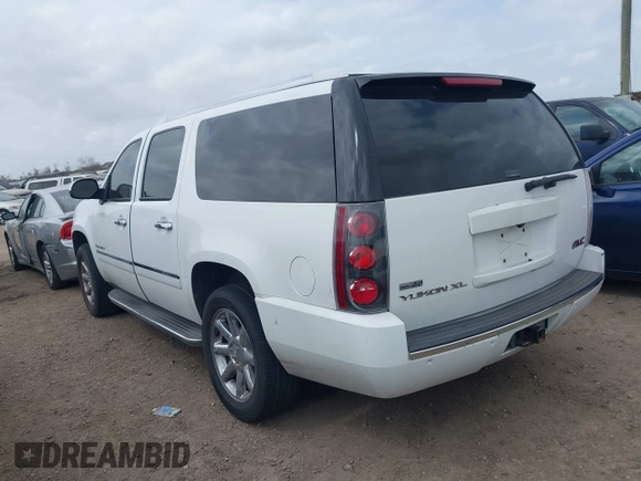 2009 GMC Denali z VIN 1GKFC06209R233352, wystawiony jako IAAI lot #41746559 z przebiegiem 179 682 mil mil oraz . Historia ofert i sprzedaży dostępna na DreamBid. Obrazek 3.