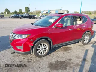 2017 Nissan Rogue SL z VIN 5N1AT2MT0HC828440, wystawiony jako IAAI lot #40576586 z przebiegiem 113 374 mil mil oraz . Historia ofert i sprzedaży dostępna na DreamBid. Obrazek 2.