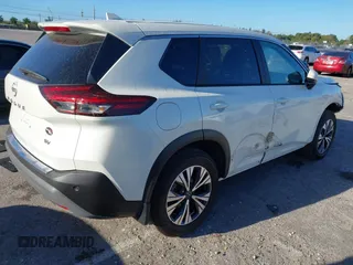 2023 Nissan Rogue SV z VIN JN8BT3BA3PW437865, wystawiony jako IAAI lot #41834250 z przebiegiem 8 725 mil mil oraz . Historia ofert i sprzedaży dostępna na DreamBid. Obrazek 4.