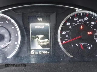 2017 Toyota Camry XLE z VIN 4T1BF1FK4HU377694, wystawiony jako IAAI lot #42375026 z przebiegiem 107 760 mil mil oraz . Historia ofert i sprzedaży dostępna na DreamBid. Obrazek 16.