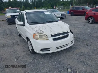 2008 Chevrolet Aveo LS z VIN KL1TD56678B151449, wystawiony jako IAAI lot #42857117 z przebiegiem 105 129 mil mil oraz . Historia ofert i sprzedaży dostępna na DreamBid. Obrazek 1.
