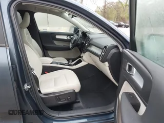 2021 Volvo XC40 Momentum z VIN YV4162UK0M2469977, wystawiony jako IAAI lot #41956088 z przebiegiem 51 567 mil mil oraz . Historia ofert i sprzedaży dostępna na DreamBid. Obrazek 5.