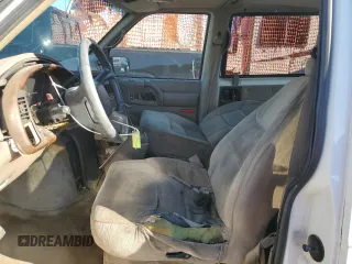 2000 GMC Safari z VIN 1GDDM19W3YB518506, wystawiony jako Copart lot #80923314 z przebiegiem 303 166 mil mil oraz Szkody całkowita. Historia ofert i sprzedaży dostępna na DreamBid. Obrazek 7.