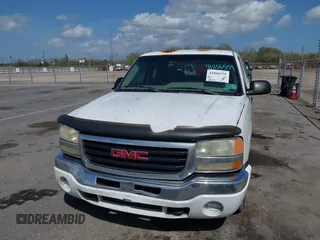 2003 GMC Sierra 1500 SLE z VIN 2GTEC19T431349106, wystawiony jako IAAI lot #41806559 z przebiegiem 318 607 mil mil oraz . Historia ofert i sprzedaży dostępna na DreamBid. Obrazek 6.