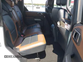 2022 Ford Bronco z VIN 1FMEE5DP3NLA80097, wystawiony jako IAAI lot #42461114 z przebiegiem 32 406 mil mil oraz . Historia ofert i sprzedaży dostępna na DreamBid. Obrazek 8.