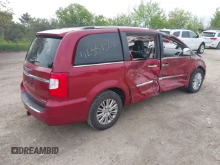 2014 Chrysler Town & Country Limited z VIN 2C4RC1GG2ER234306, wystawiony jako IAAI lot #42331502 z przebiegiem Nie podano mil oraz . Historia ofert i sprzedaży dostępna na DreamBid. Obrazek 4.
