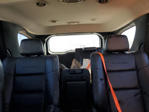 2016 Dodge Durango Citadel Anodized Platinum z VIN 1C4RDHEG9GC387026, wystawiony jako Copart lot #46730445 z przebiegiem Nie podano mil oraz Szkoda całkowita • Salvage title. Historia ofert i sprzedaży dostępna na DreamBid. Obrazek 10.