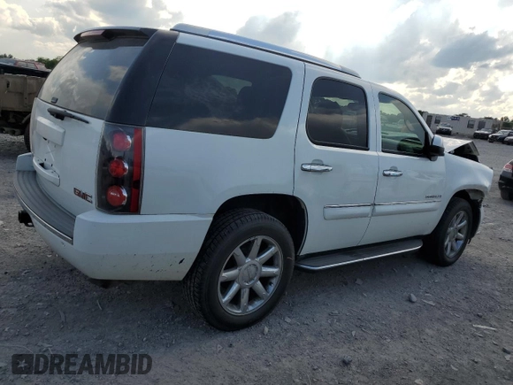 2007 GMC Yukon Denali z VIN 1GKFK63877J383310, wystawiony jako Copart lot #56122105 z przebiegiem 250 797 mil mil oraz Czysty tytuł • Clean title. Historia ofert i sprzedaży dostępna na DreamBid. Obrazek 3.
