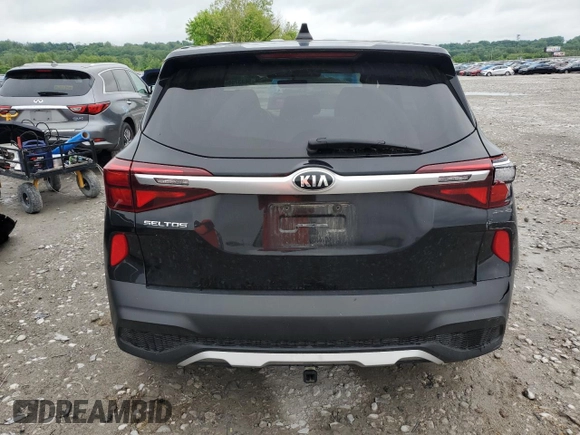 2021 Kia Seltos LX z VIN KNDEPCAAXM7046958, wystawiony jako Copart lot #56337985 z przebiegiem 97 733 mil mil oraz Szkoda całkowita • Salvage title. Historia ofert i sprzedaży dostępna na DreamBid. Obrazek 6.