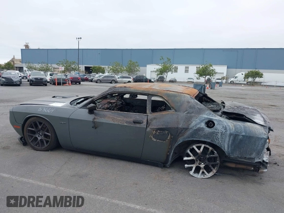 2017 Dodge Challenger R/T Shaker z VIN 2C3CDZBTXHH663987, wystawiony jako IAAI lot #40367339 z przebiegiem Nie podano mil oraz . Historia ofert i sprzedaży dostępna na DreamBid. Obrazek 13.