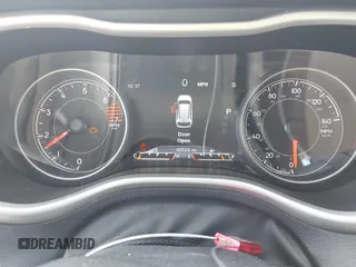 2017 Jeep Cherokee Limited z VIN 1C4PJLDB2HW503255, wystawiony jako IAAI lot #42249578 z przebiegiem 46 528 mil mil oraz . Historia ofert i sprzedaży dostępna na DreamBid. Obrazek 15.