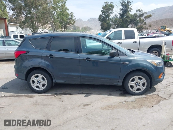 2019 Ford Escape S с VIN 1FMCU0F7XKUB11720, выставлен на аукционе IAAI как лот 41998032 с пробегом 149 058 миль миль и . История ставок и продаж доступна на DreamBid. Изображение 13.