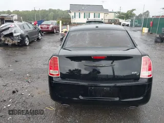2014 Chrysler 300 S z VIN 2C3CCABG5EH145336, wystawiony jako IAAI lot #42292149 z przebiegiem 80 421 mil mil oraz . Historia ofert i sprzedaży dostępna na DreamBid. Obrazek 17.