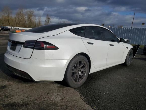 2024 Tesla Model S with VIN 5YJSA1E59RF541014, listed as a Copart auction lot 86646114 with 7,404 mi miles and Salvage Title. Bid and sale history available at carsss.com. Image 3.
