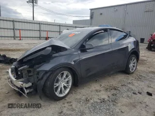 2024 Tesla Model Y Long Range z VIN 7SAYGDEE3RF993215, wystawiony jako Copart lot #56867725 z przebiegiem Nie podano mil oraz Szkoda całkowita • Salvage title. Historia ofert i sprzedaży dostępna na DreamBid. Obrazek 1.