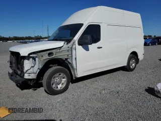2021 Nissan NV Cargo SV z VIN 1N6BF0LY3MN808793, wystawiony jako Copart lot #42656435 z przebiegiem 140 026 mil mil oraz Szkody całkowita. Historia ofert i sprzedaży dostępna na DreamBid. Obrazek 1.