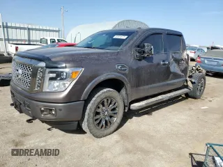 2017 Nissan Titan Platinum Reserve z VIN 1N6BA1F43HN548561, wystawiony jako Copart lot #50504975 z przebiegiem 113 233 mil mil oraz Szkoda całkowita • Salvage title. Historia ofert i sprzedaży dostępna na DreamBid. Obrazek 1.