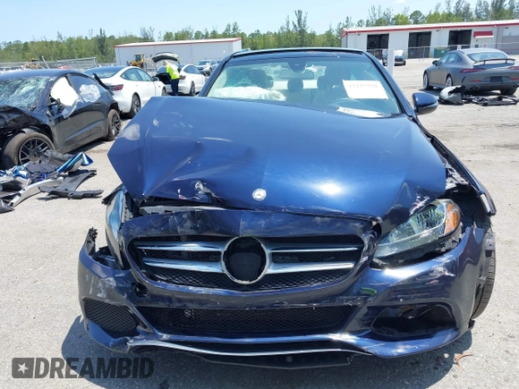 2017 Mercedes-Benz C 300 z VIN 55SWF4JB0HU219942, wystawiony jako IAAI lot #42227791 z przebiegiem 42 498 mil mil oraz . Historia ofert i sprzedaży dostępna na DreamBid. Obrazek 13.