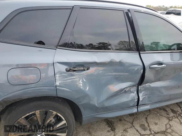 2023 Volvo XC60 Plus Dark Theme z VIN YV4L12RW9P1337099, wystawiony jako Copart lot #50022415 z przebiegiem 38 996 mil mil oraz Szkoda całkowita • Salvage title. Historia ofert i sprzedaży dostępna na DreamBid. Obrazek 10.