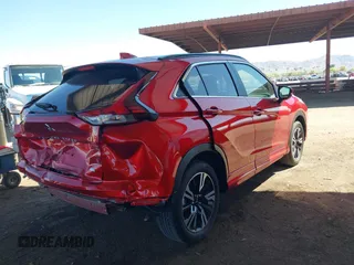 2025 Mitsubishi Eclipse Cross SE z VIN JA4ATWAA0SZ006881, wystawiony jako IAAI lot #42058073 z przebiegiem 2 418 mil mil oraz . Historia ofert i sprzedaży dostępna na DreamBid. Obrazek 4.