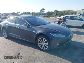 2015 Tesla Model S 85D with VIN 5YJSA1H46FF082264, listed as a IAAI auction lot 42068959 with 98,693 mi miles. Bid and sale history available at carsss.com. Image 1.