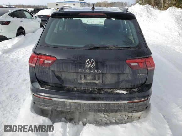 2022 Volkswagen Tiguan S z VIN 3VV0B7AX5NM132255, wystawiony jako Copart lot #43942605 z przebiegiem 90 460 mil mil oraz Tytuł czysty. Historia ofert i sprzedaży dostępna na DreamBid. Obrazek 6.