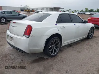 2018 Chrysler 300 Touring L z VIN 2C3CCAAG5JH320468, wystawiony jako IAAI lot #42129913 z przebiegiem 188 134 mil mil oraz . Historia ofert i sprzedaży dostępna na DreamBid. Obrazek 4.