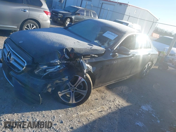 2019 Mercedes-Benz E-Class E 300 with VIN WDDZF4JB2KA526498, listed as a IAAI auction lot 40994058 with 74,282 mi miles. Bid and sale history available at carsss.com. Image 17.