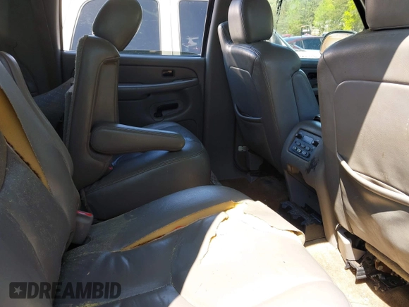 2005 Chevrolet Suburban LT with VIN 1GNEC16Z05J141829, listed as a IAAI auction lot 41985299 with 207,990 mi miles. Bid and sale history available at carsss.com. Image 8.